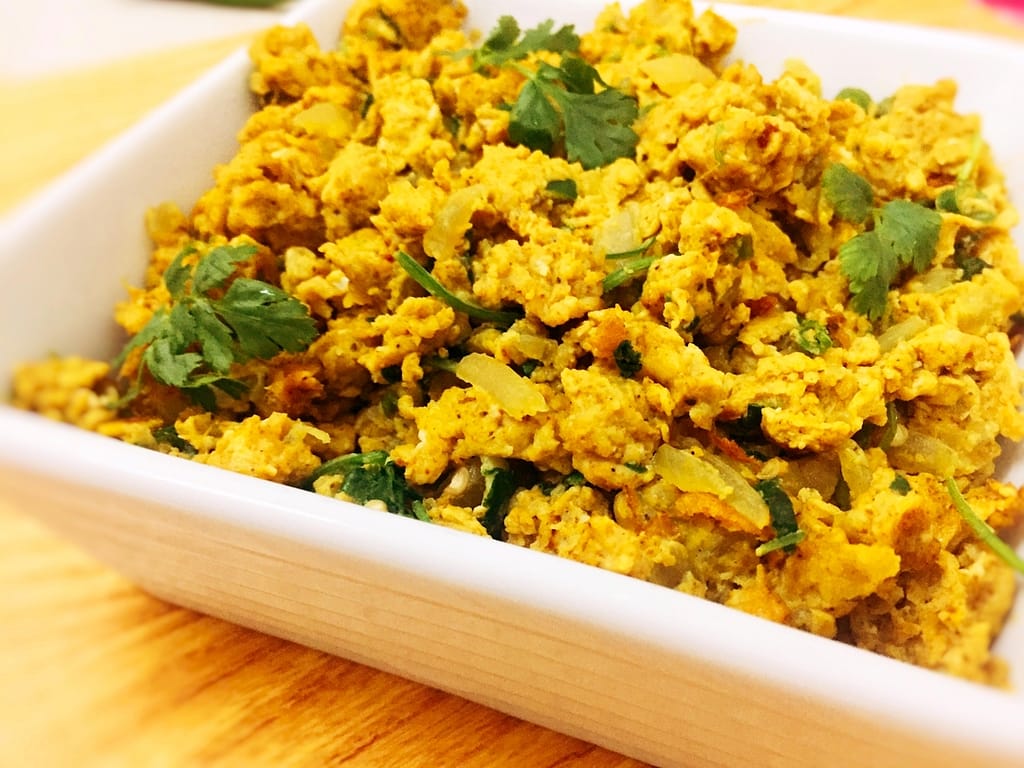 SPICY SCRAMBLED EGG (INDIAN STYLE)