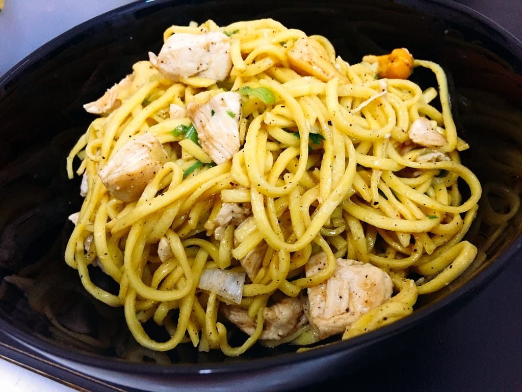 CHICKEN NOODLES WITH PEANUT BUTTER SAUCE